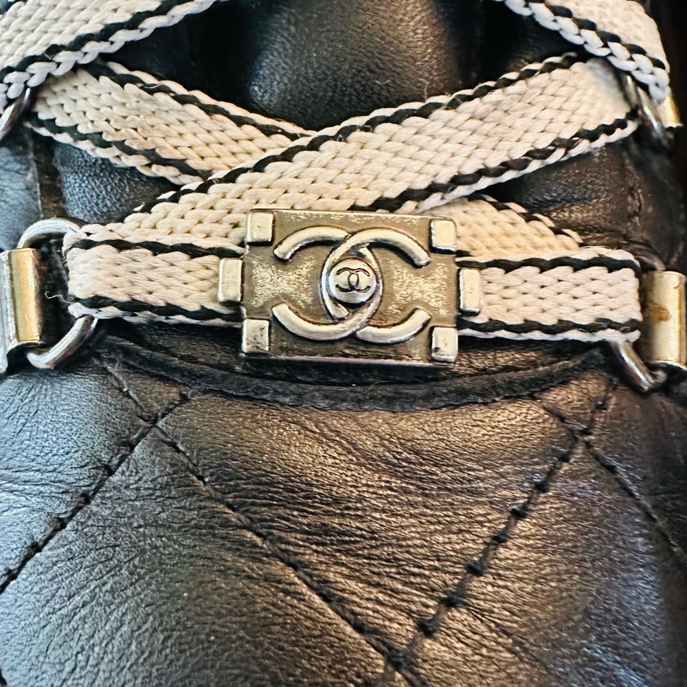 Chanel Chic Black Quilted Women's Boots - Picture 4 of 13
